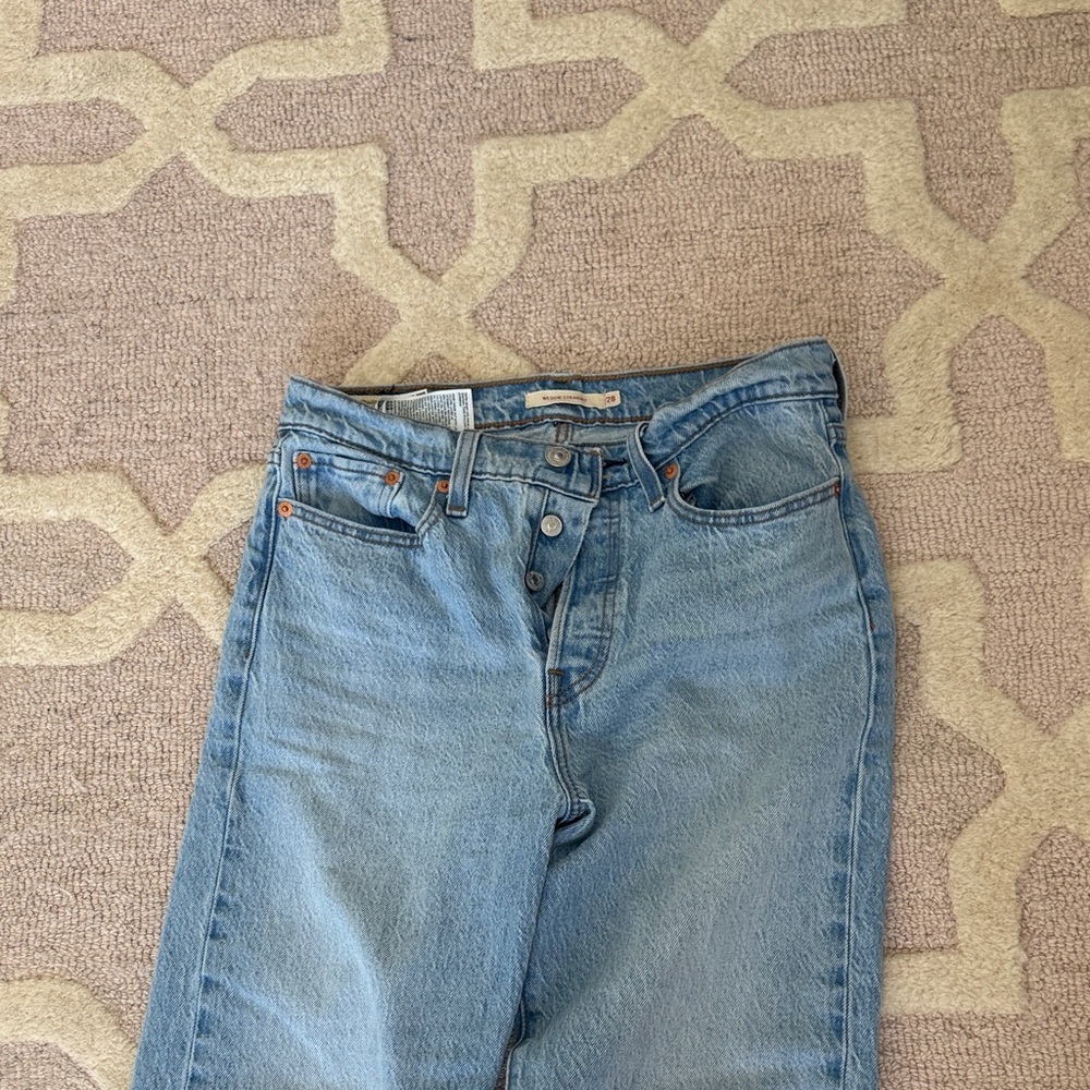 Levi's Wedgie Straight. Classic Blue Jeans